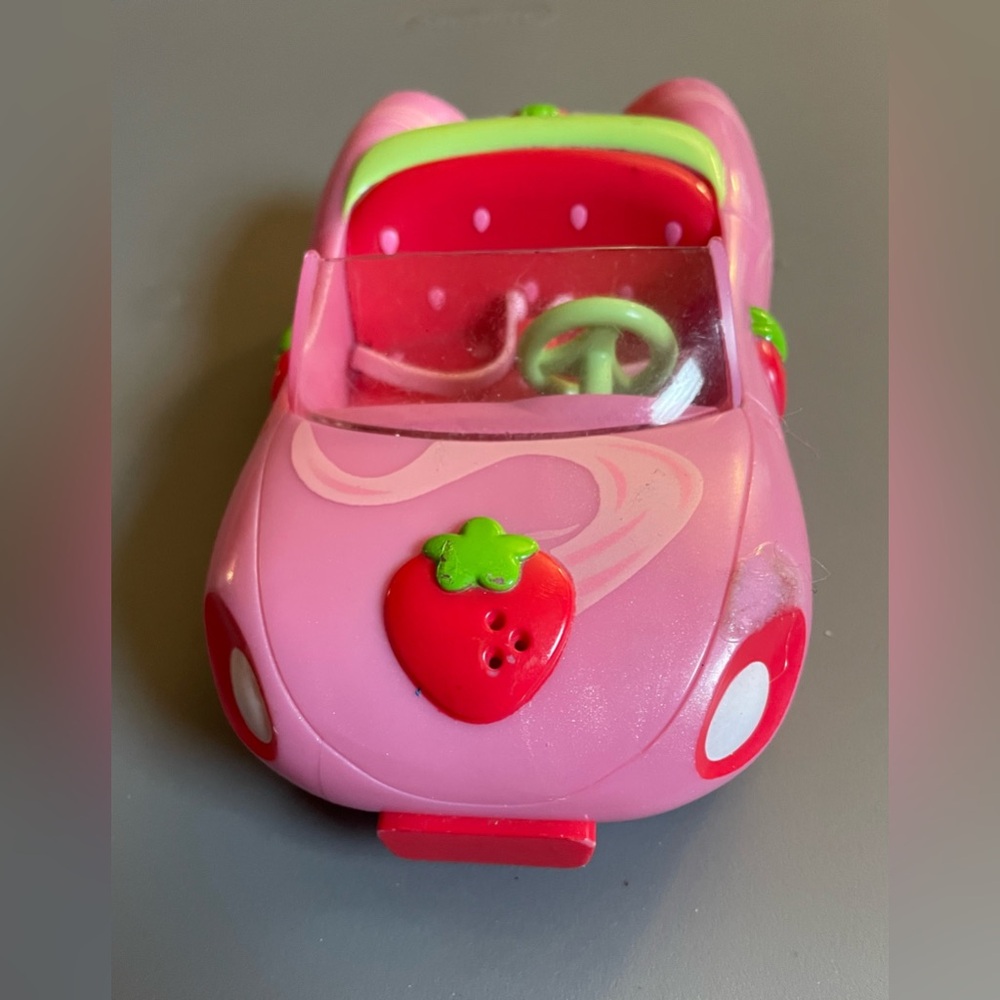 Hasbro Strawberry Shortcake Doll 2008 Toy Convertible Car Plastic 6 1/2” - Picture 1 of 6